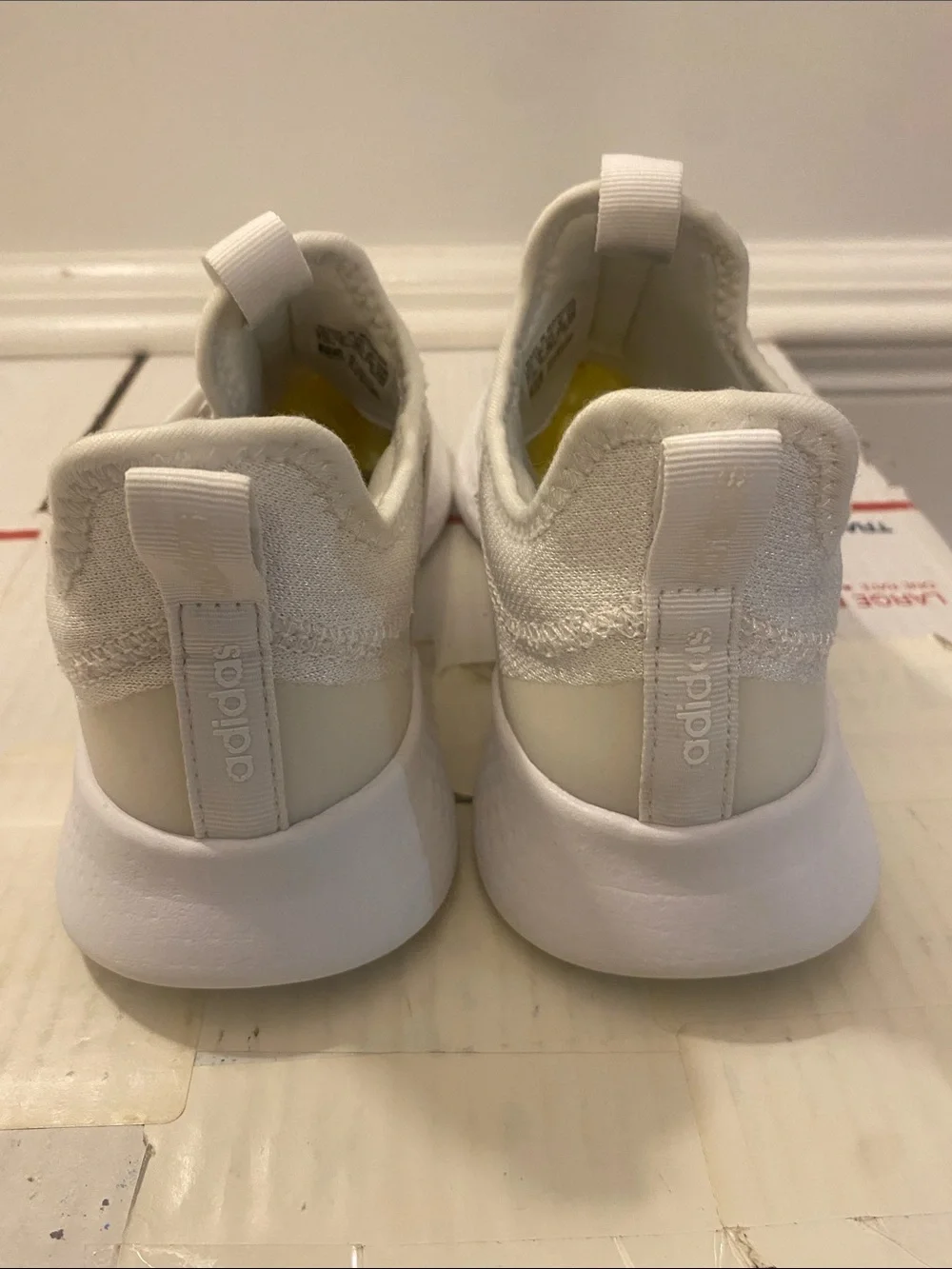 Adidas size 7.5 sneakers good condition
